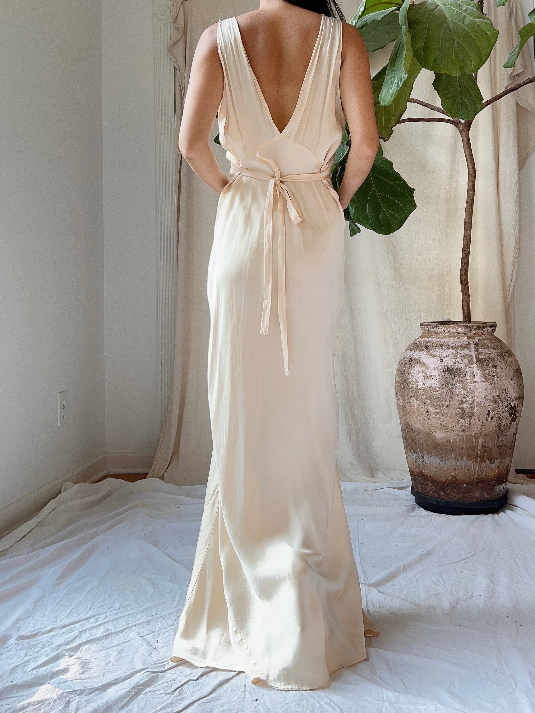 1930s Pure Lightweight Silk and Lace Gown - S