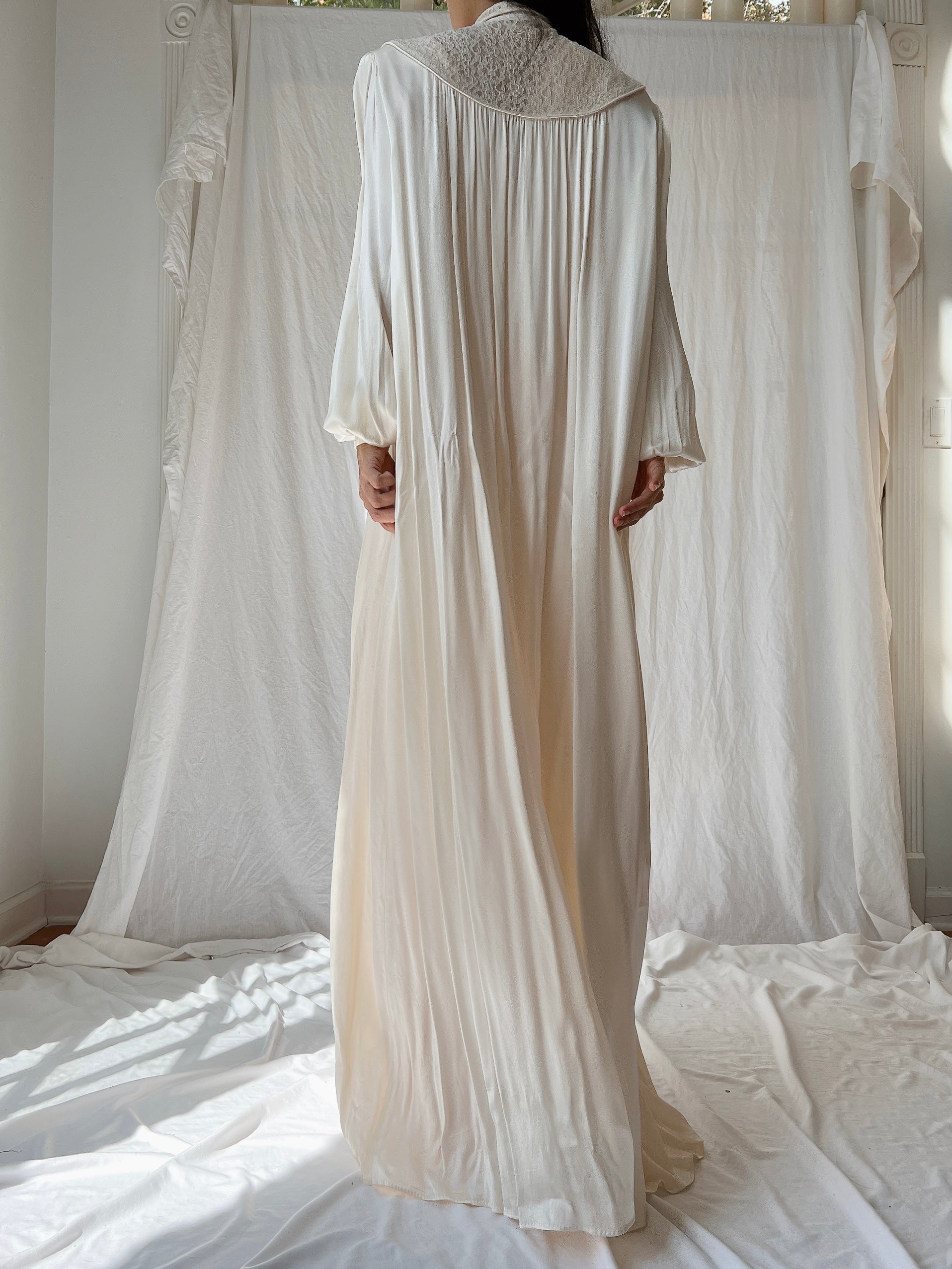 1940s Satin Dressing Gown - M