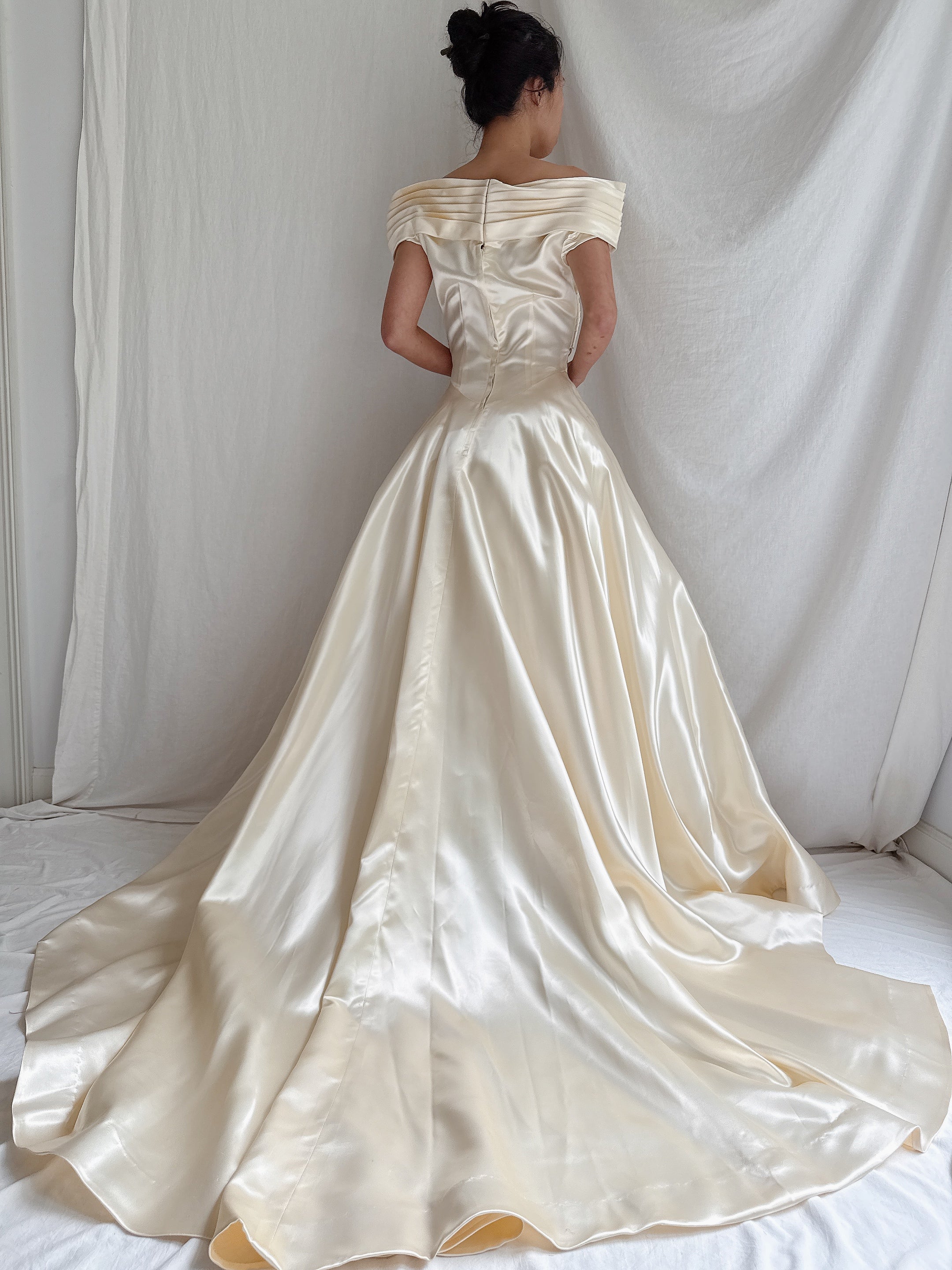1950s Slipper Satin Wide Collar Gown -  XS