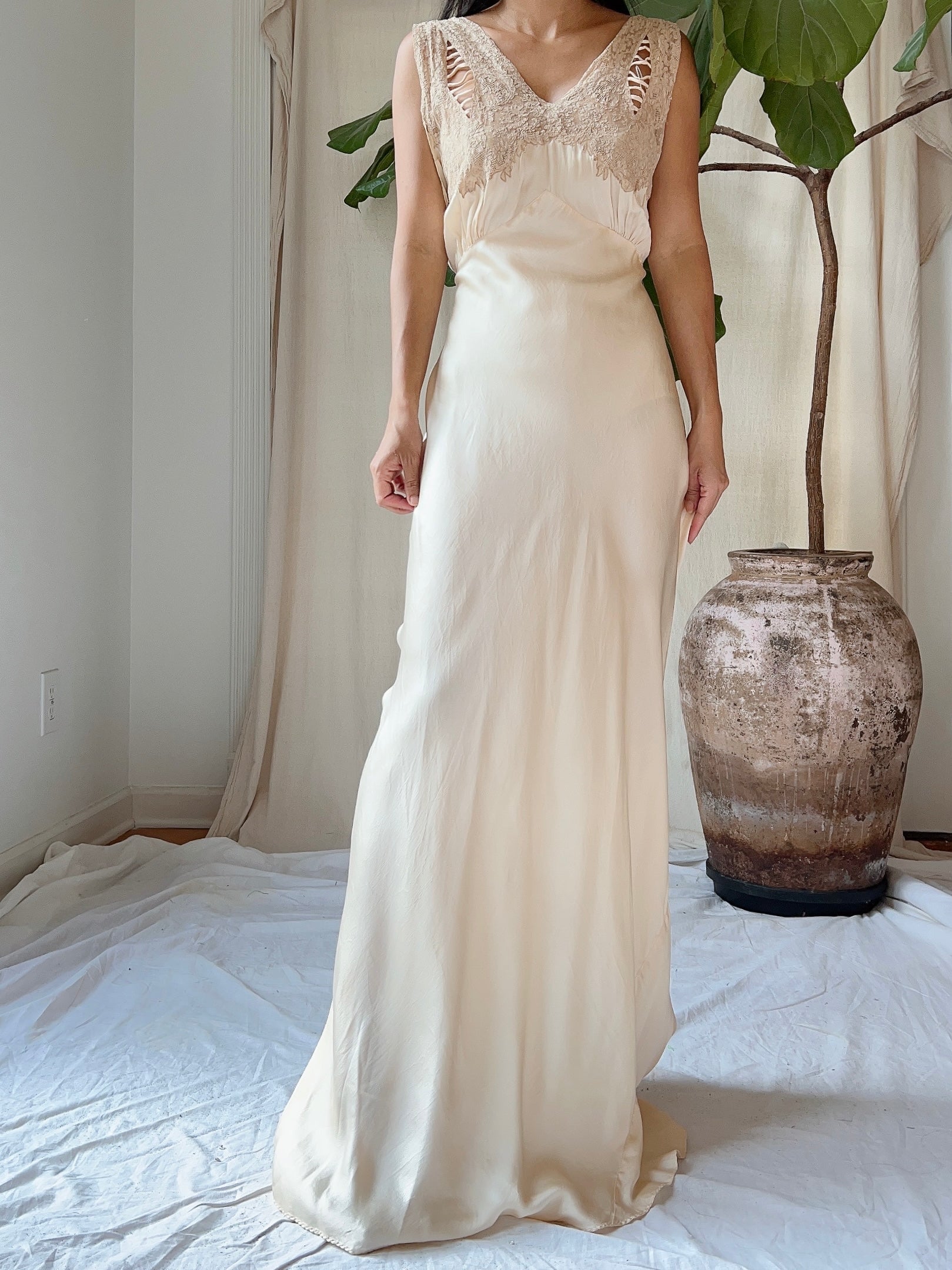1930s Pure Lightweight Silk and Lace Gown - S