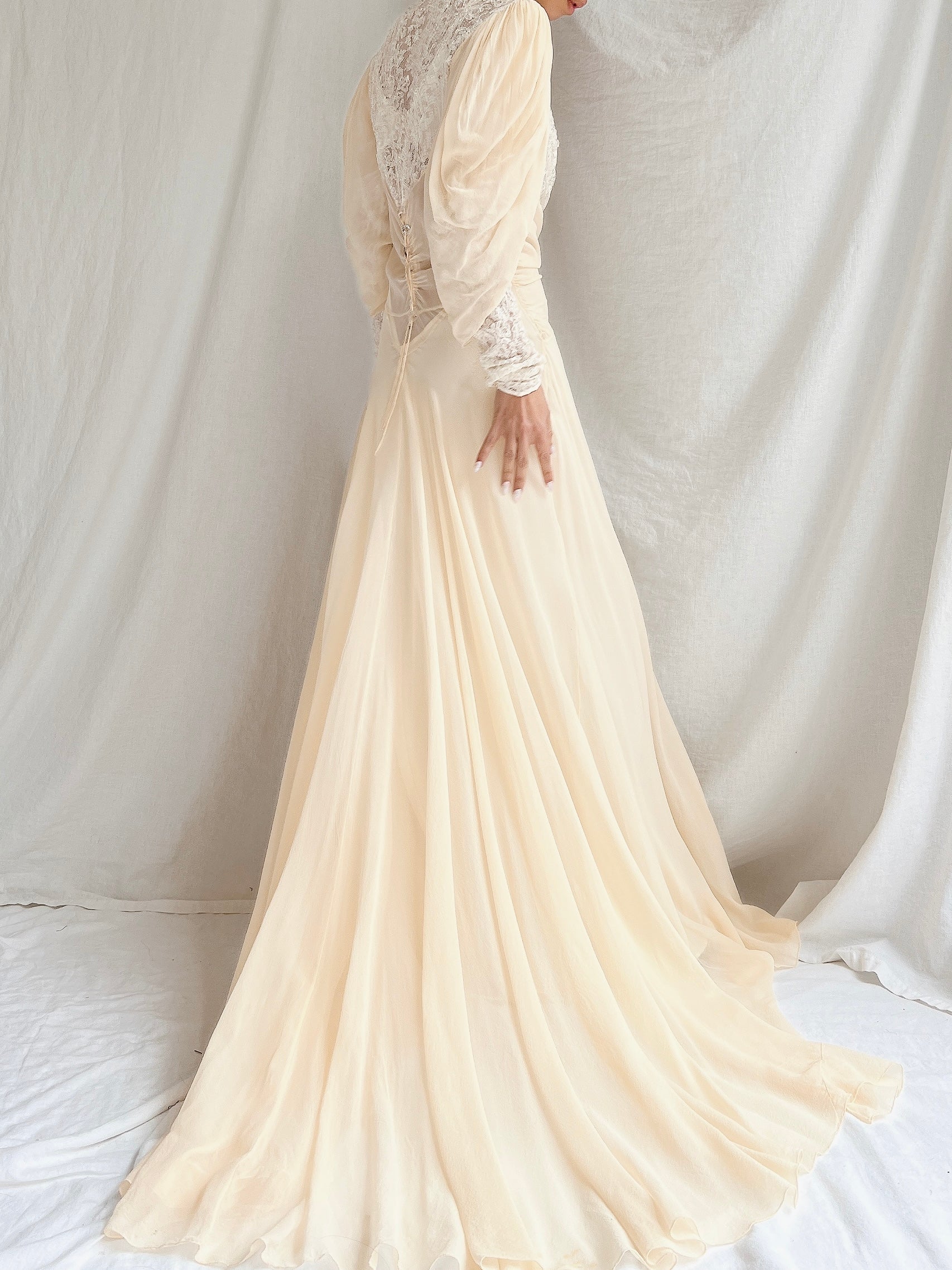 1930s Silk Chiffon Puff Sleeve Dressing Gown - S