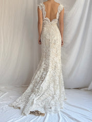 00 Monique Llhuilier Lace and Silk Gown - M/8