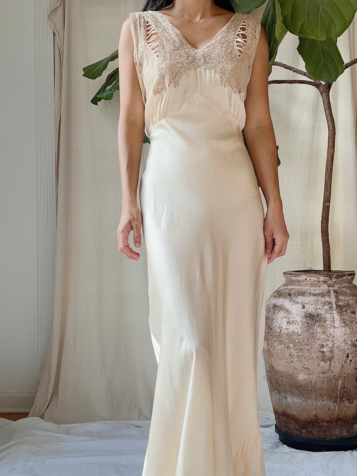 1930s Pure Lightweight Silk and Lace Gown - S