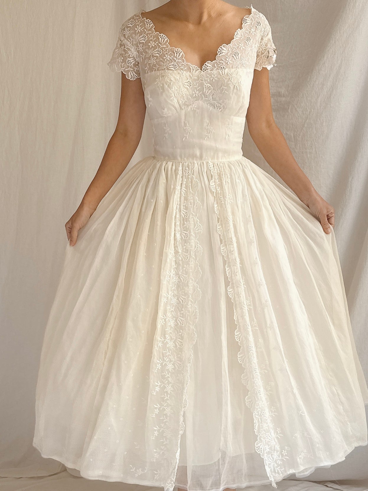 1950s Tea-Length Embroidered Dress - XS