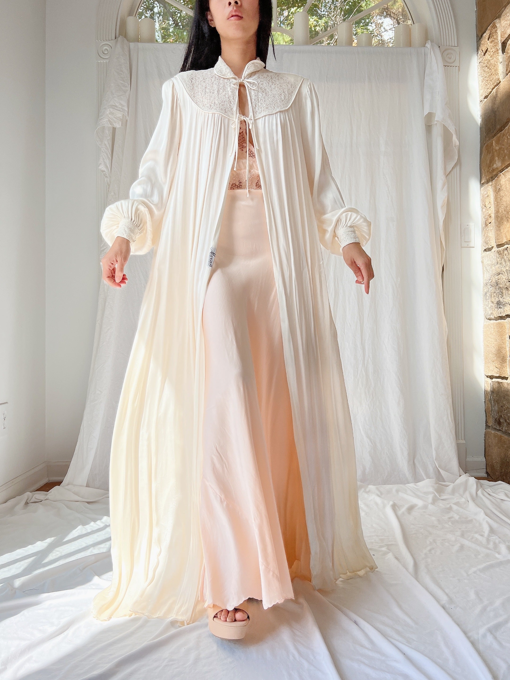 1940s Satin Dressing Gown - M