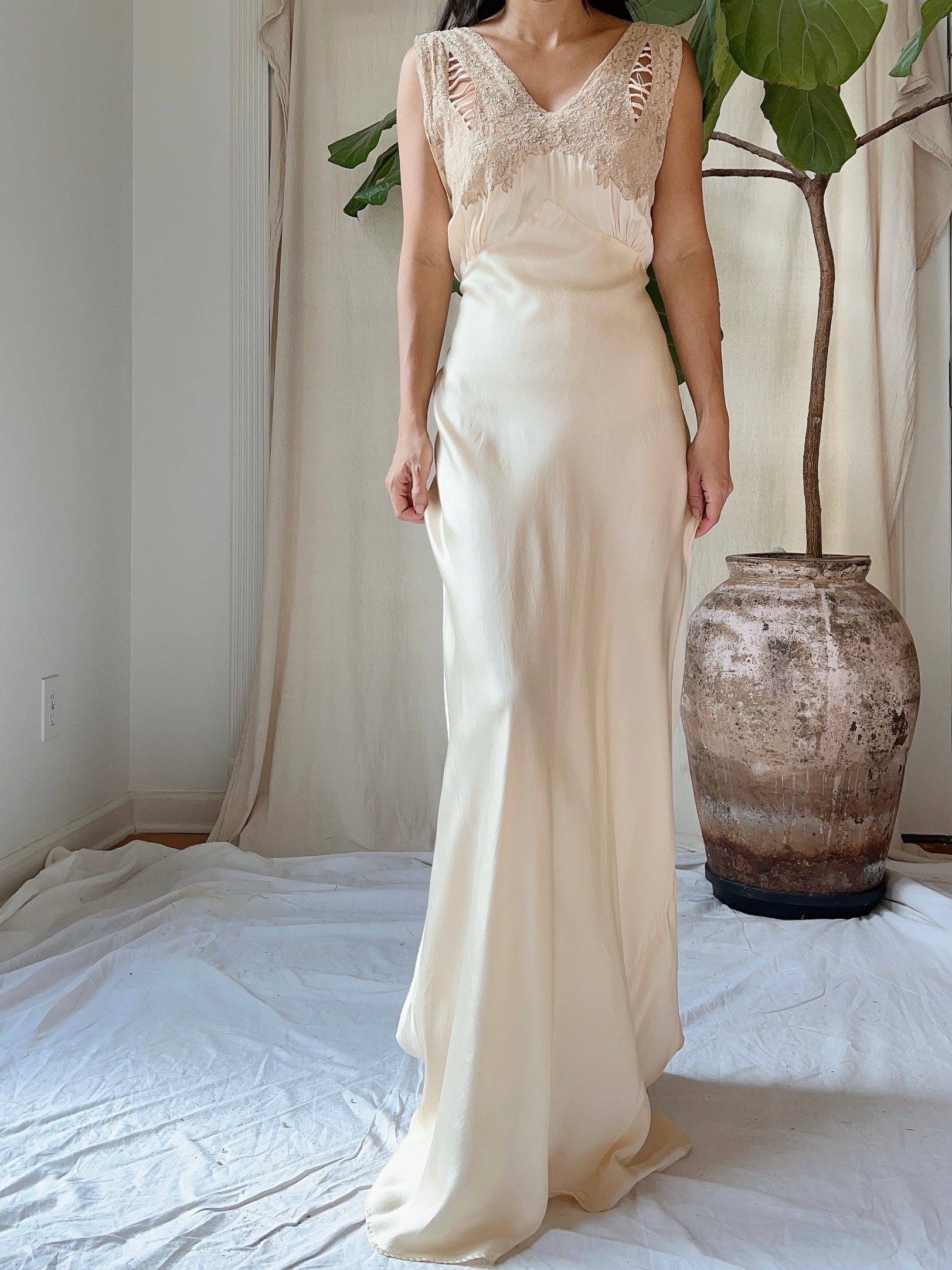 1930s Pure Lightweight Silk and Lace Gown - S
