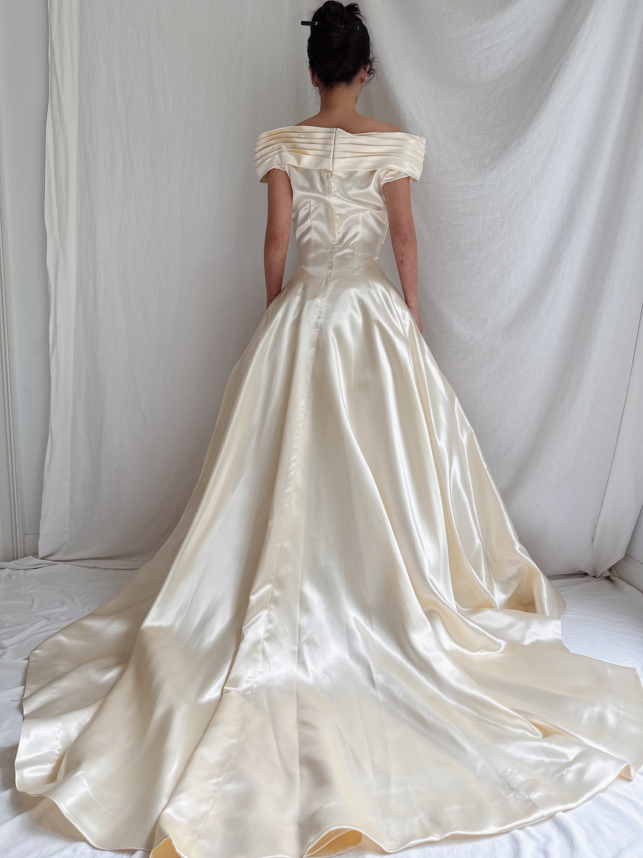 1950s Slipper Satin Wide Collar Gown -  XS