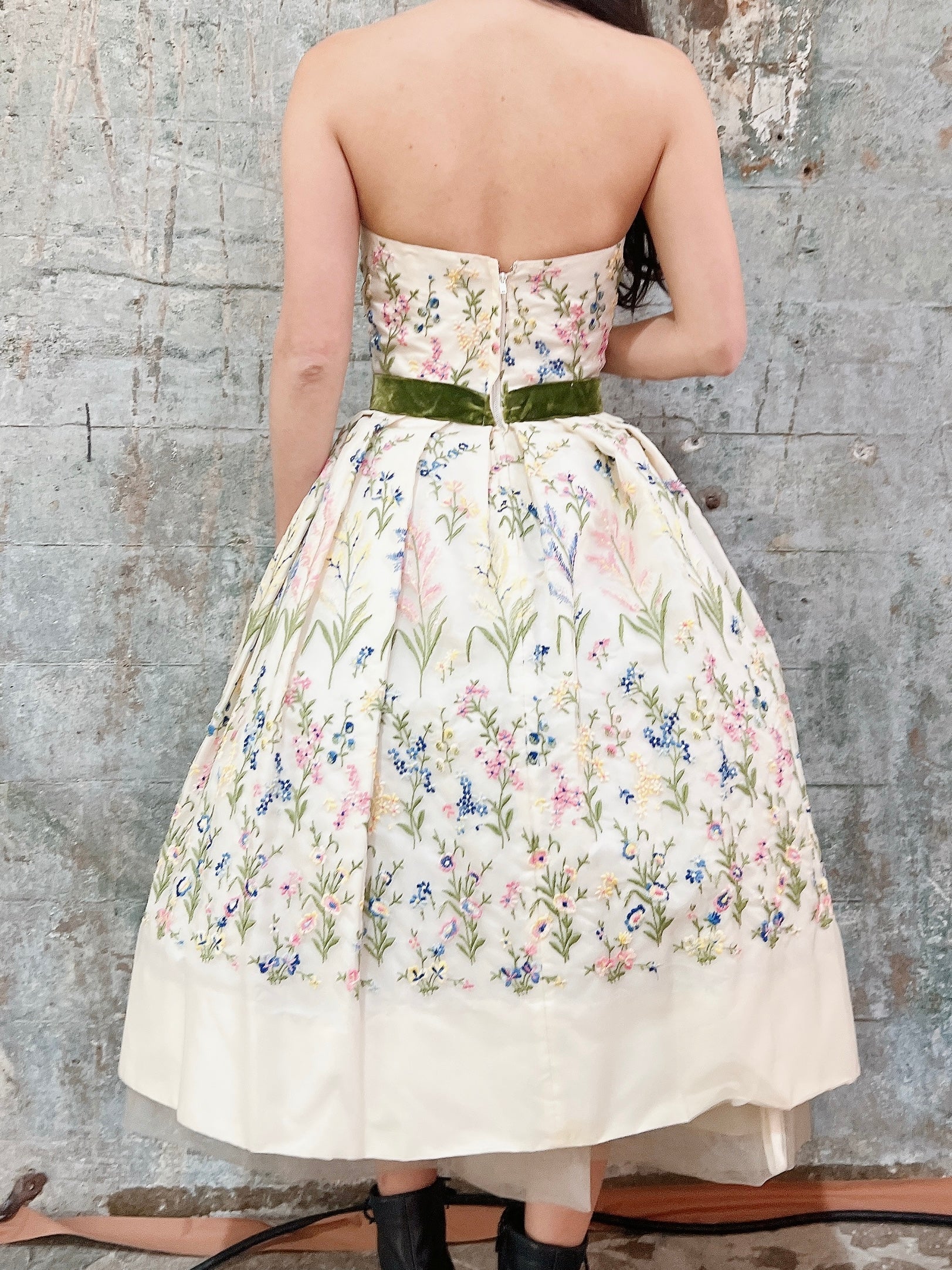 1950s Hand-Embroidered Floral Dress - XS