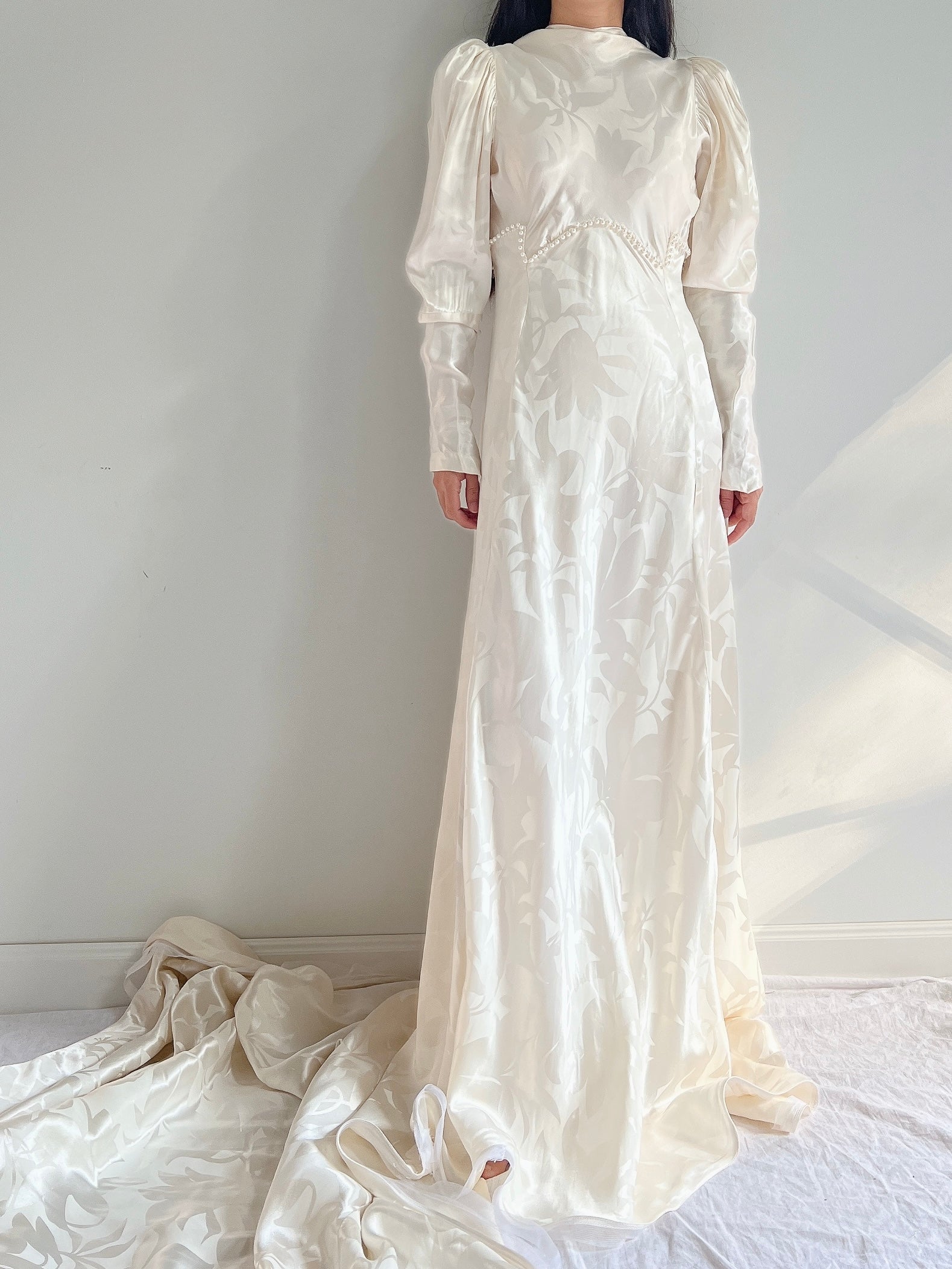 1930s Patterned Satin Mutton Sleeve Gown - S/M