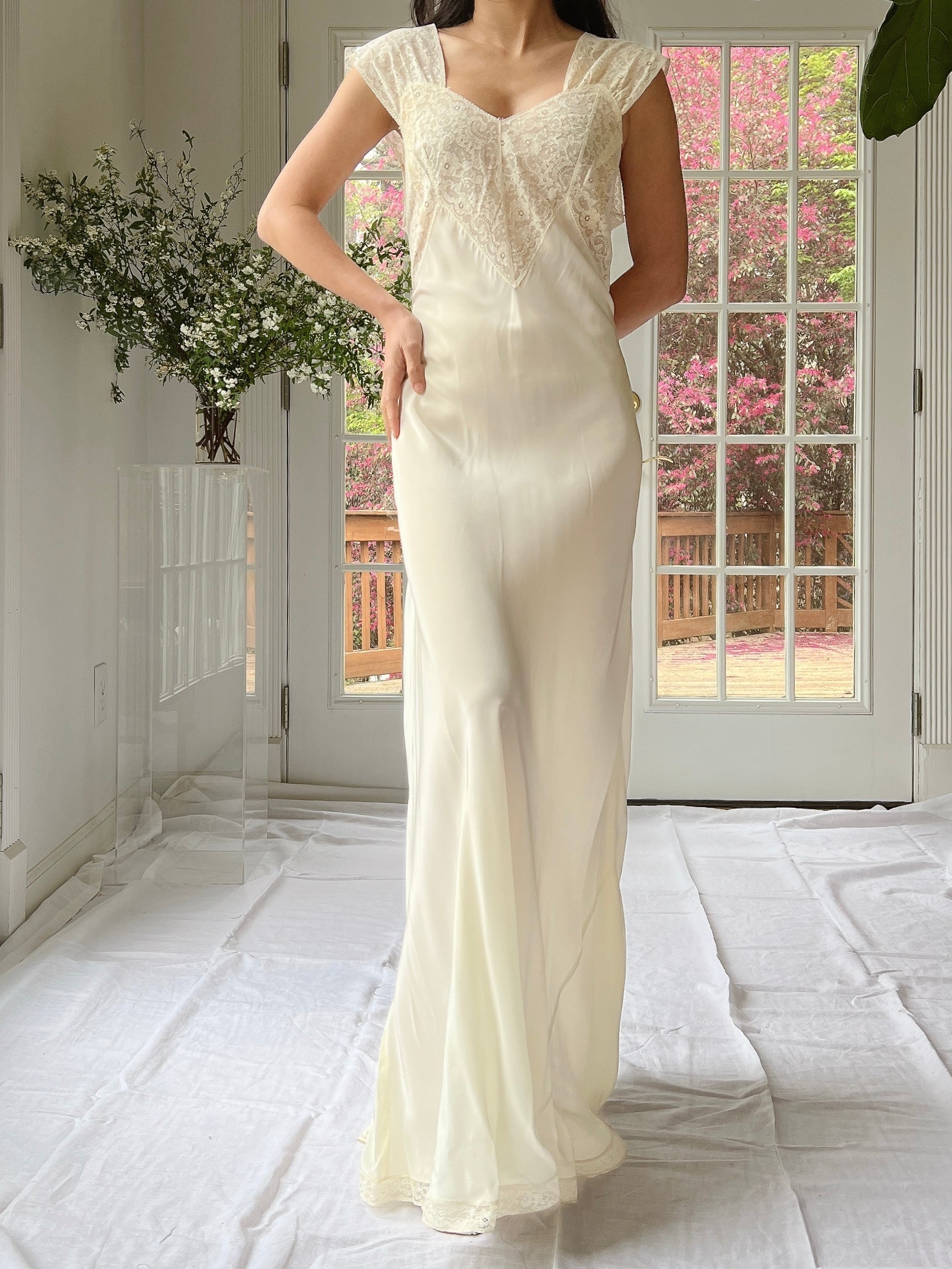 1930s Ivory Rayon Slip with Lace - M