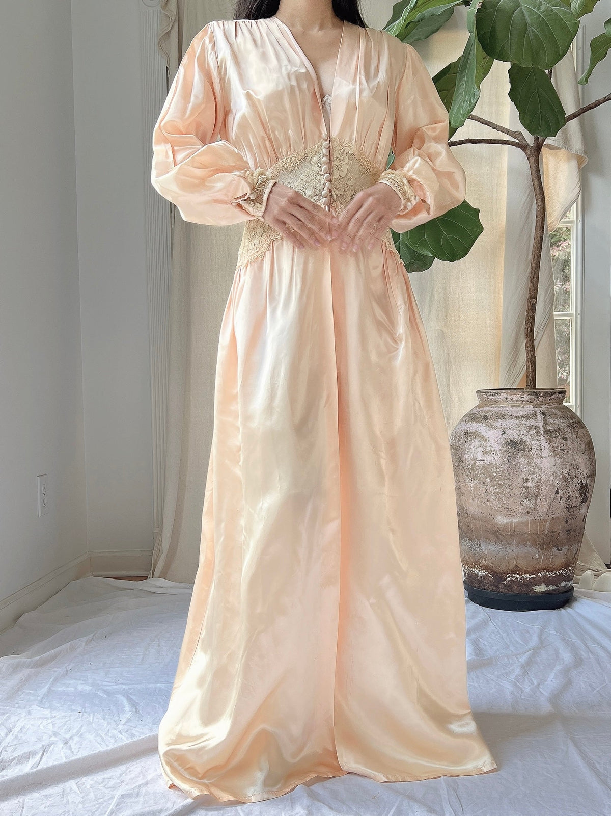 1940s Peach Satin Dressing Gown - S