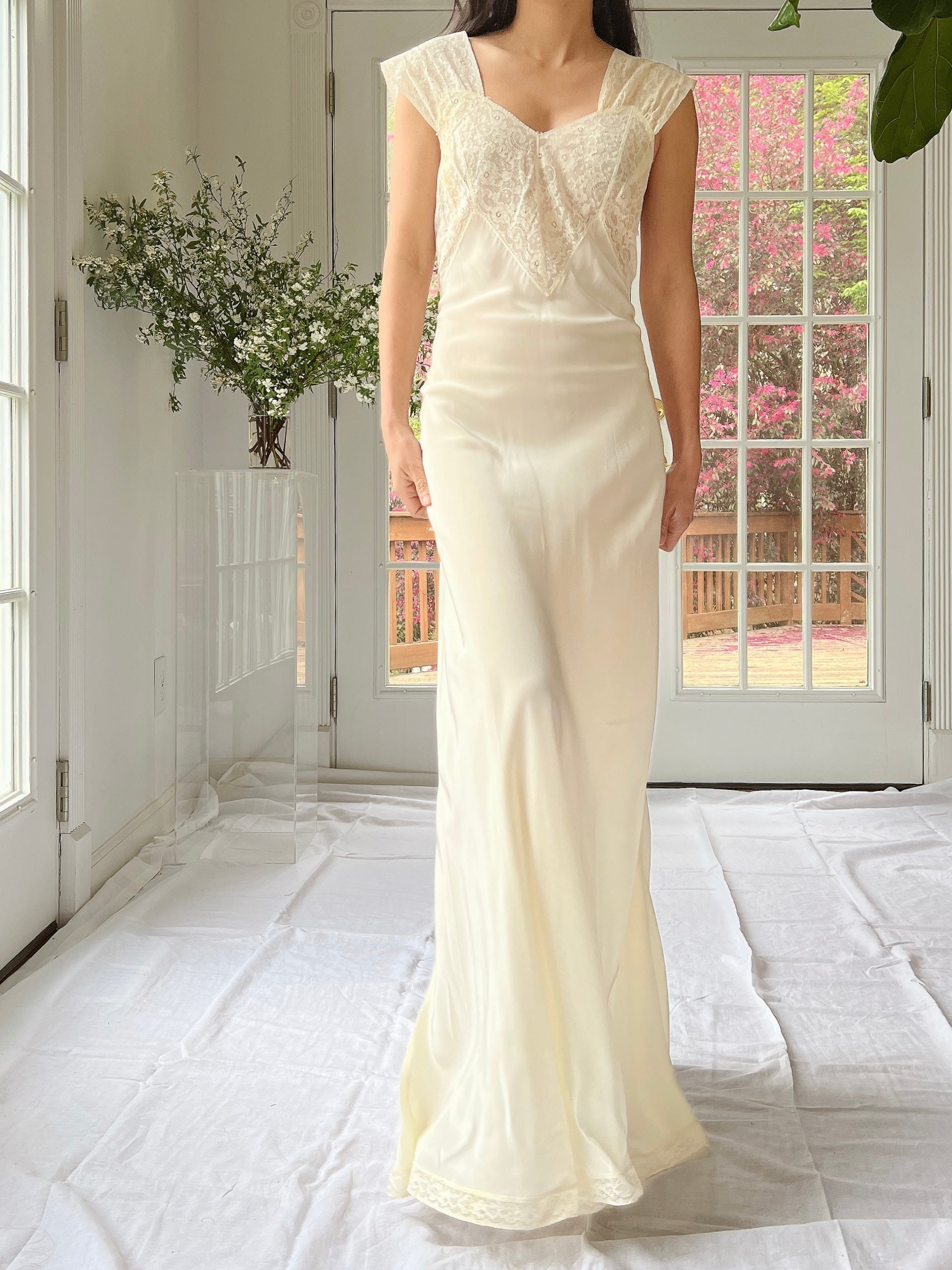 1930s Ivory Rayon Slip with Lace - M