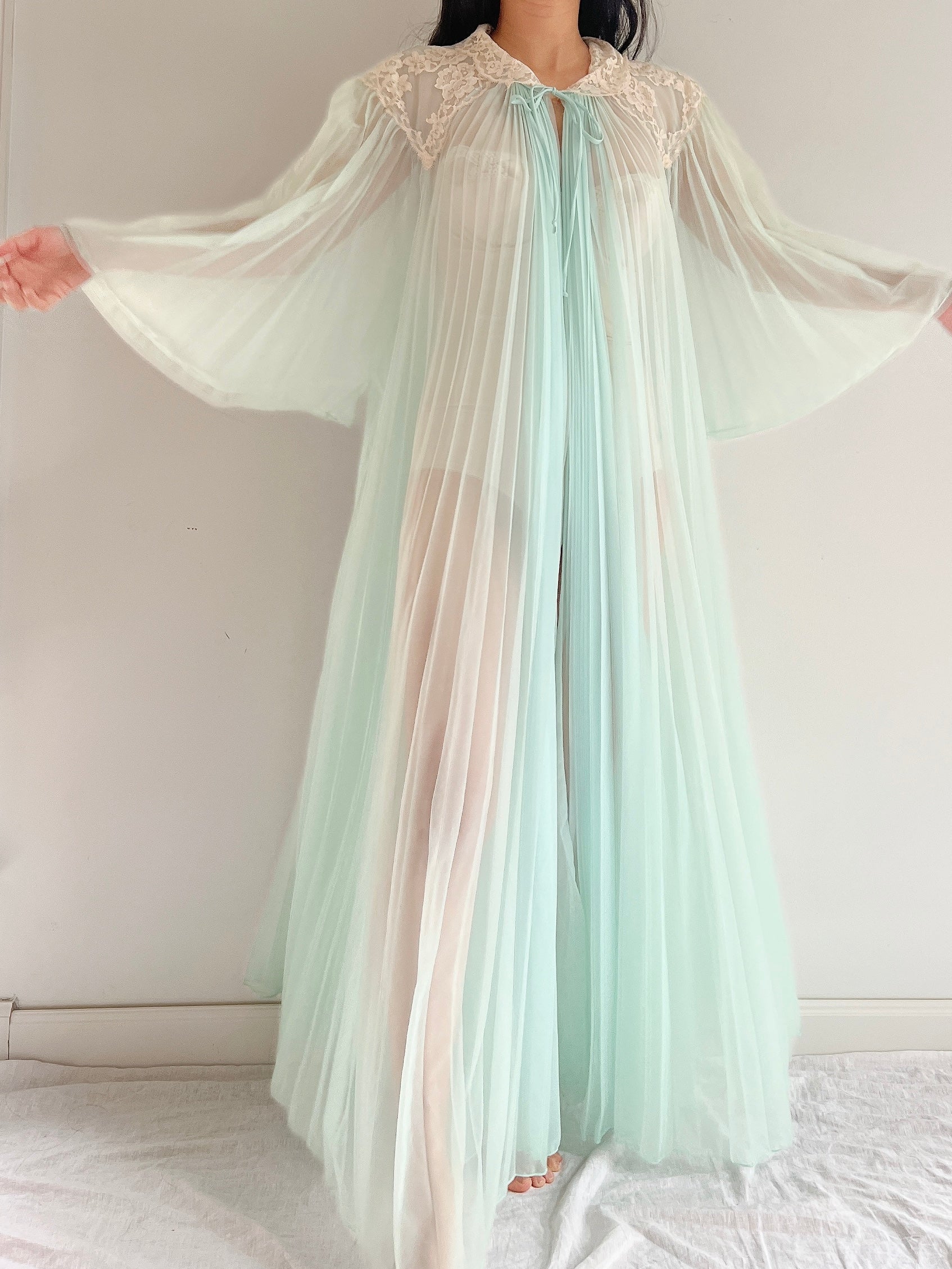 1950s Ombré Cyan Pleated Dressing Gown - OSFA