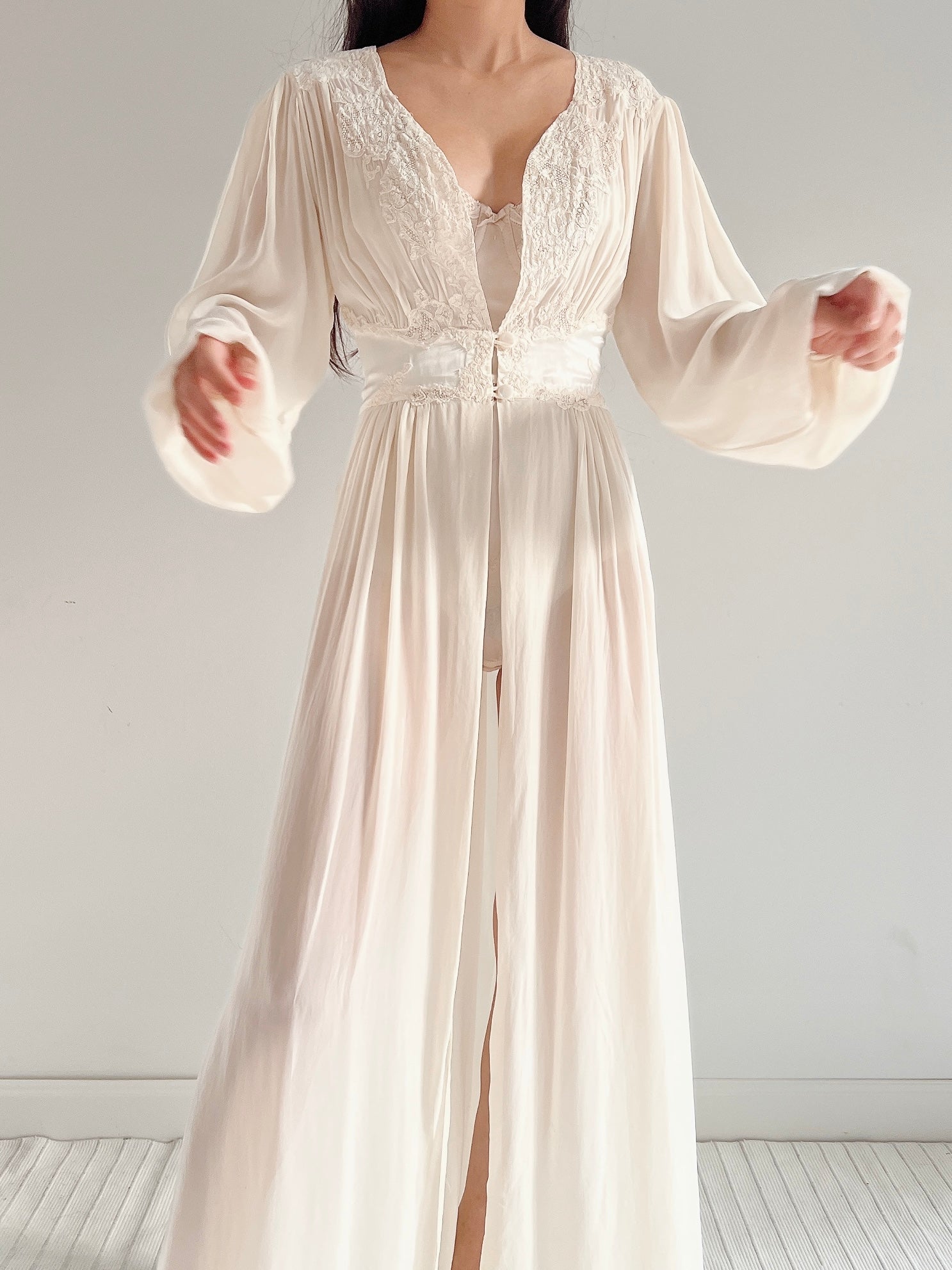 1930s Ivory Silk Chiffon Dressing Robe - S