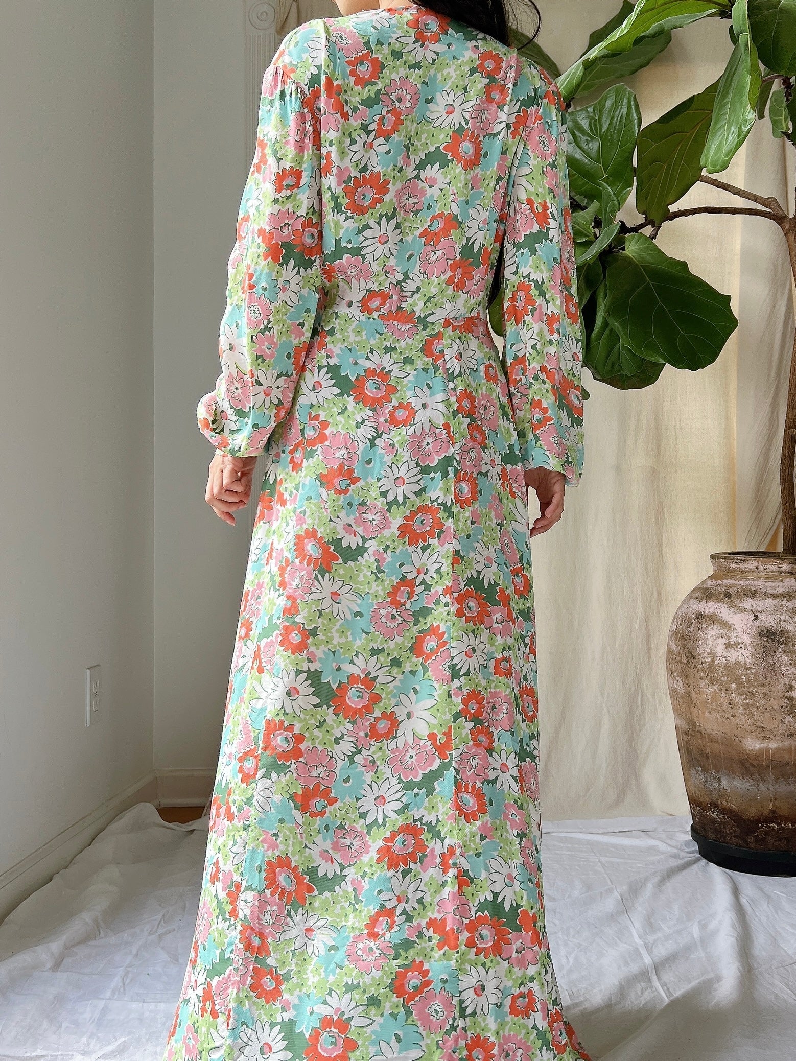 1940s Rayon/Nylon Poet Sleeve Dressing Gown - S/M