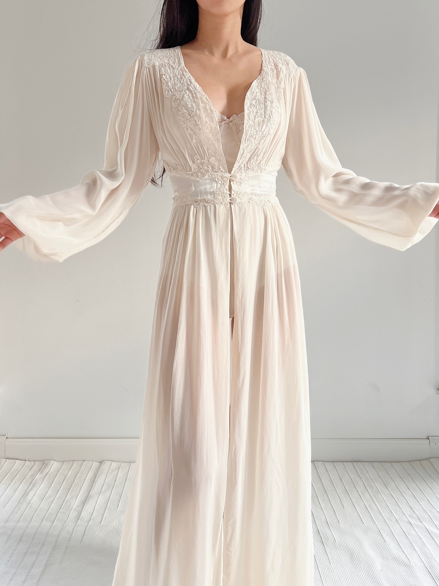 1930s Ivory Silk Chiffon Dressing Robe - S