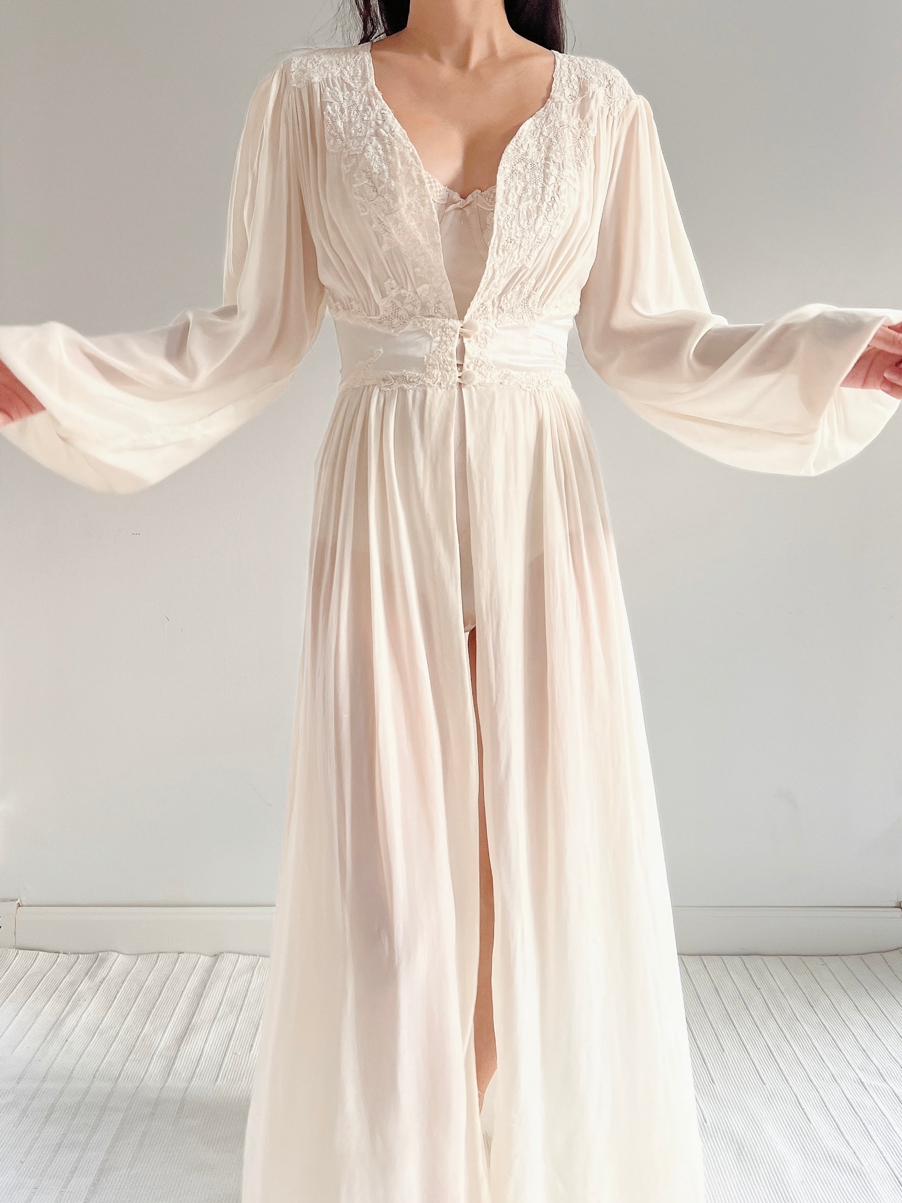 1930s Ivory Silk Chiffon Dressing Robe - S