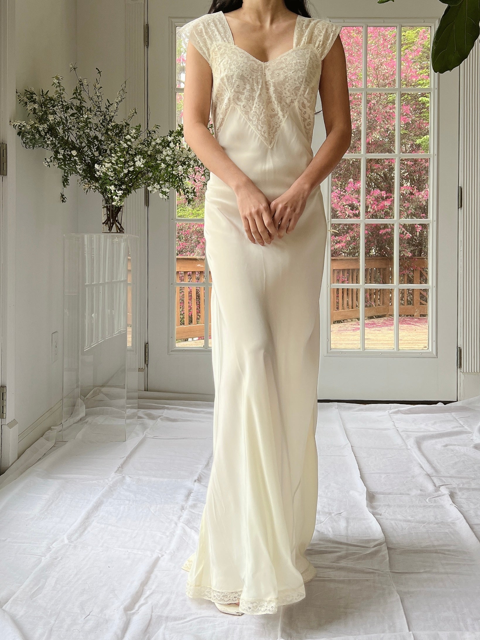 1930s Ivory Rayon Slip with Lace - M