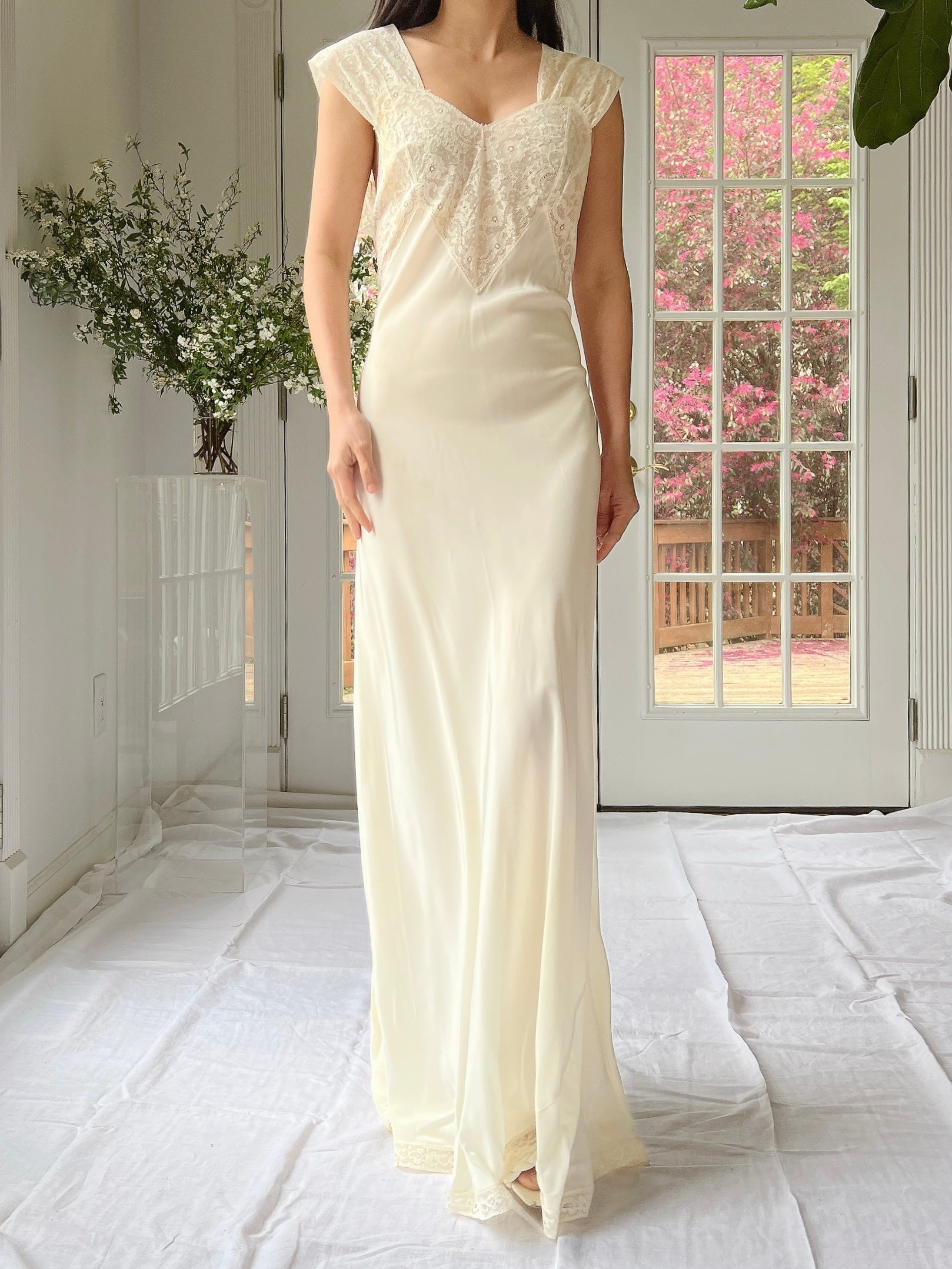 1930s Ivory Rayon Slip with Lace - M