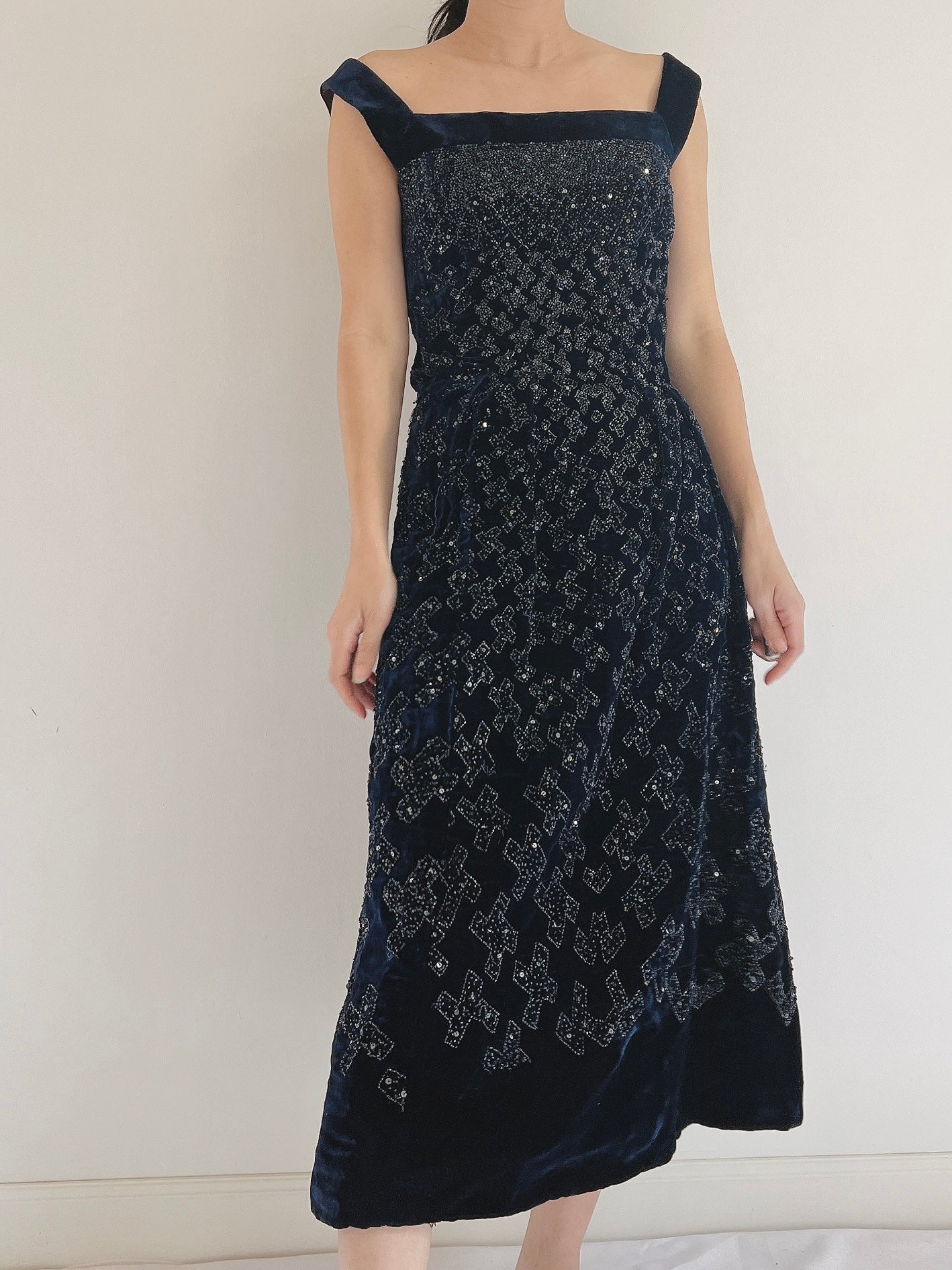 1950s Dark Blue Velvet Hand-Beaded Dress - XS