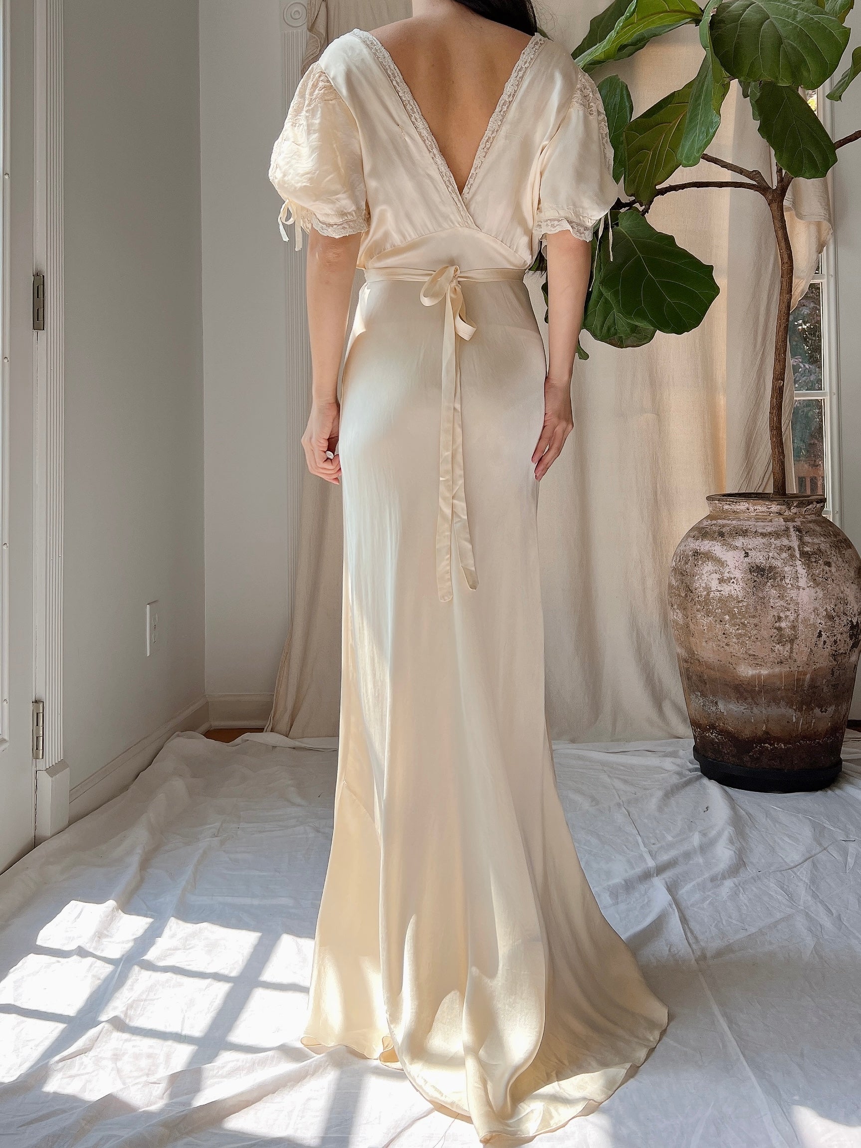 1930s Silk Short Sleeves Gown - S