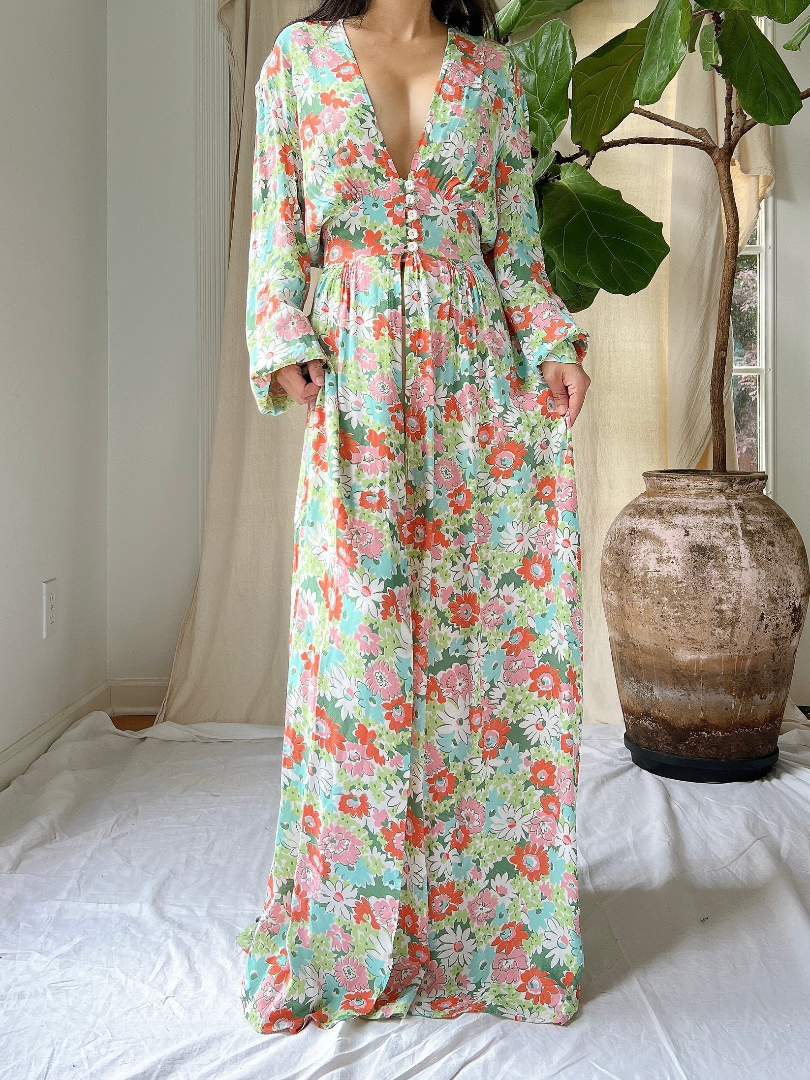 1940s Rayon/Nylon Poet Sleeve Dressing Gown - S/M