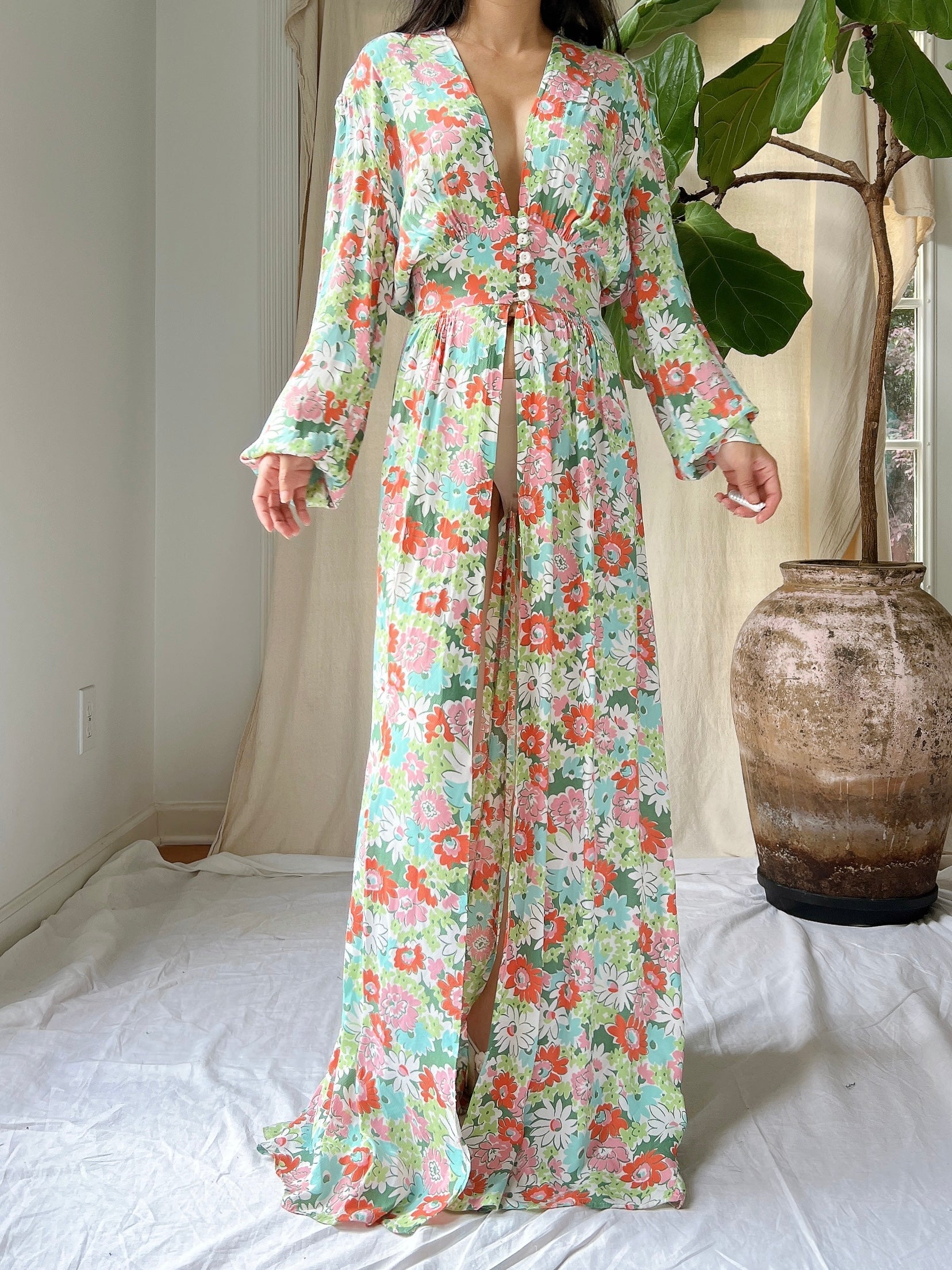 1940s Rayon/Nylon Poet Sleeve Dressing Gown - S/M