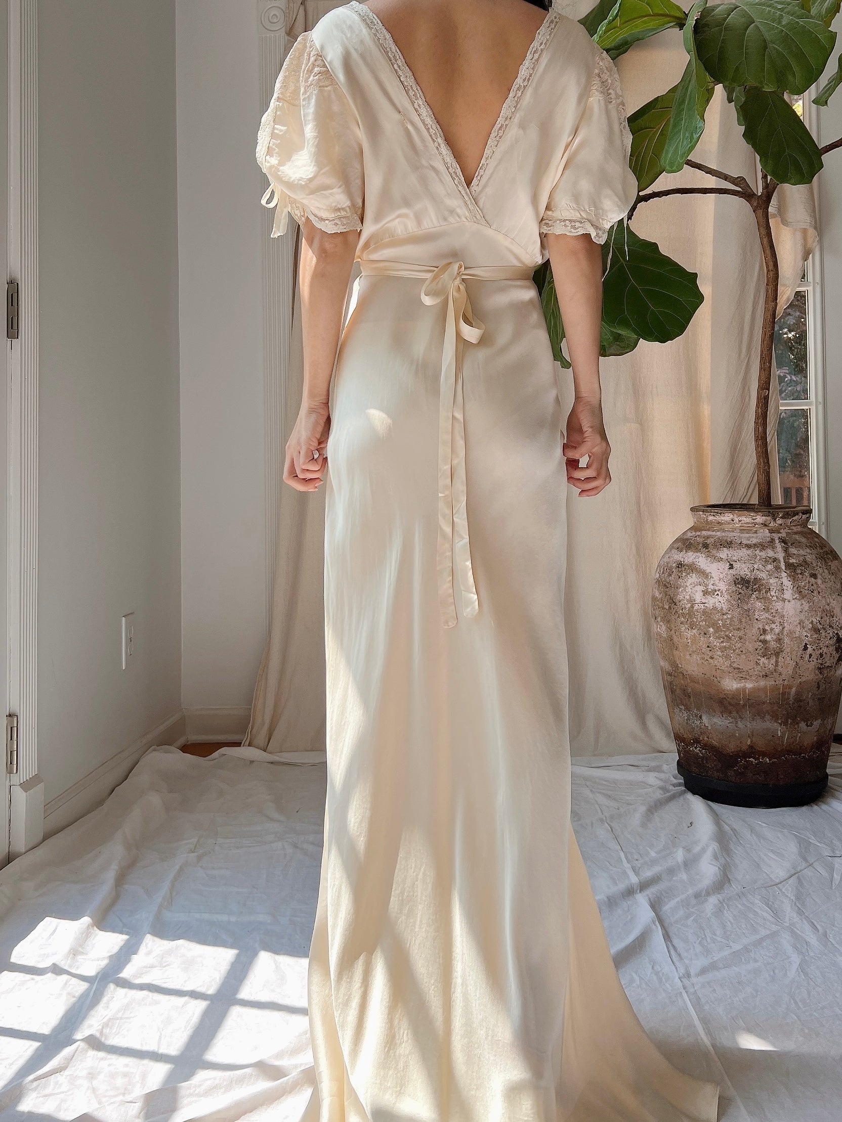 1930s Silk Short Sleeves Gown - S