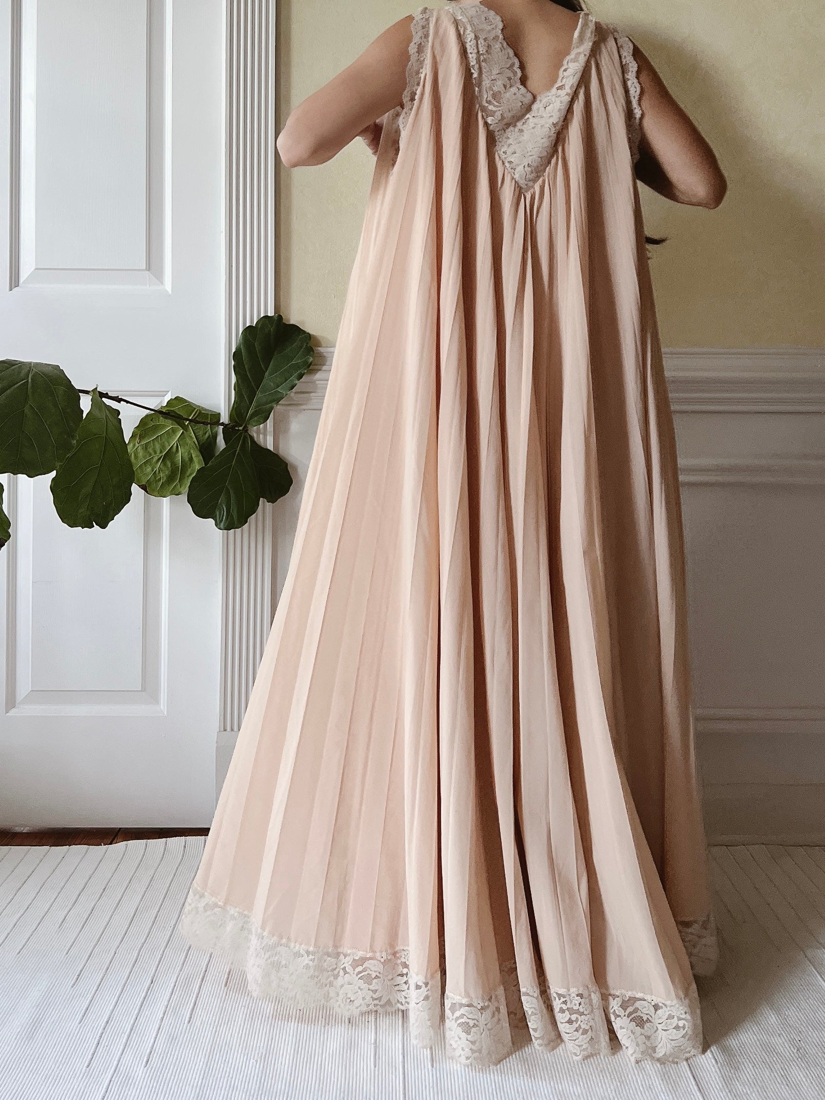 1950s Pink Beige Lucie Ann Dressing Gown and Slip - One Size