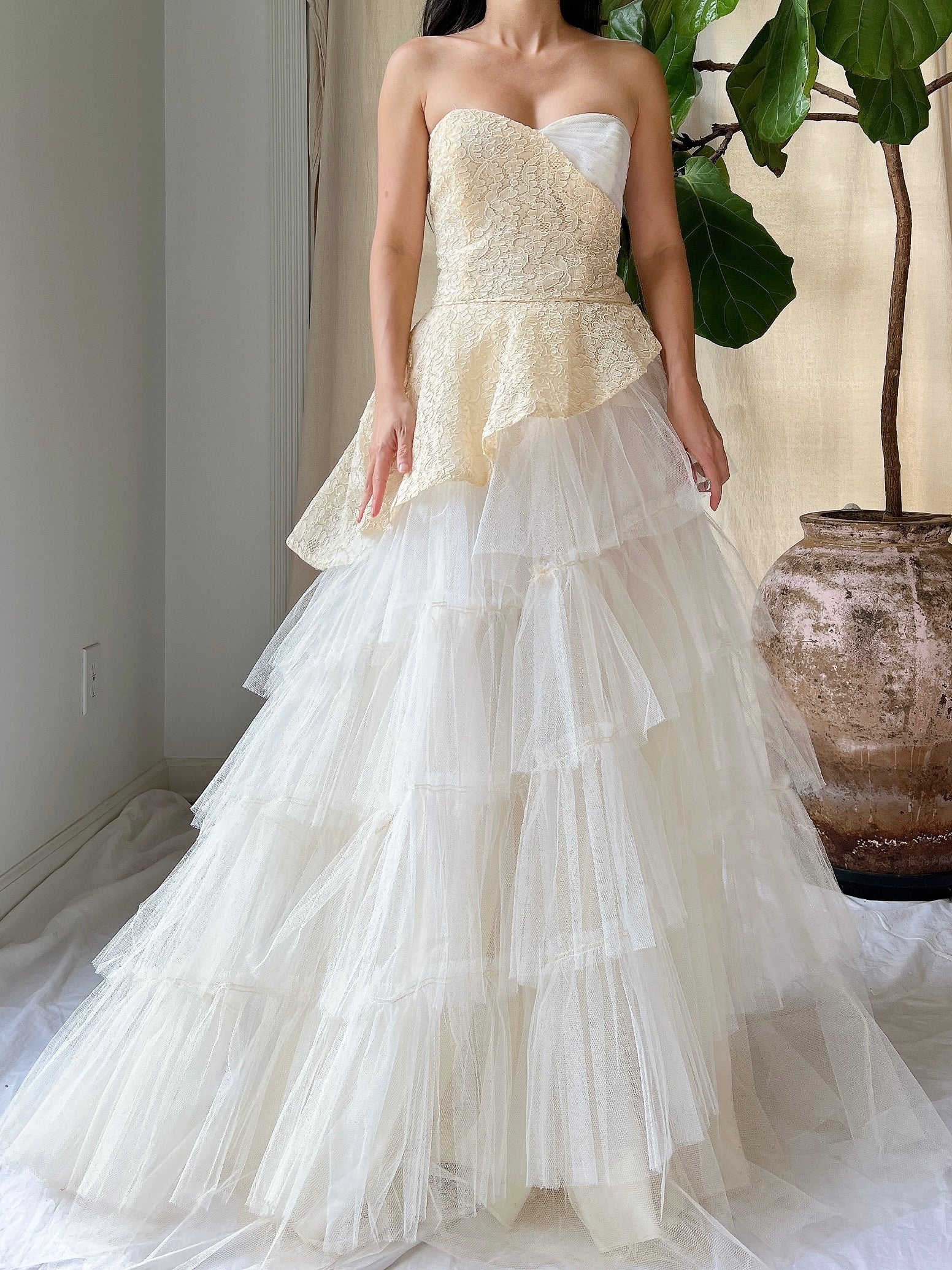 1950s Tulle and Lace Strapless Gown - S