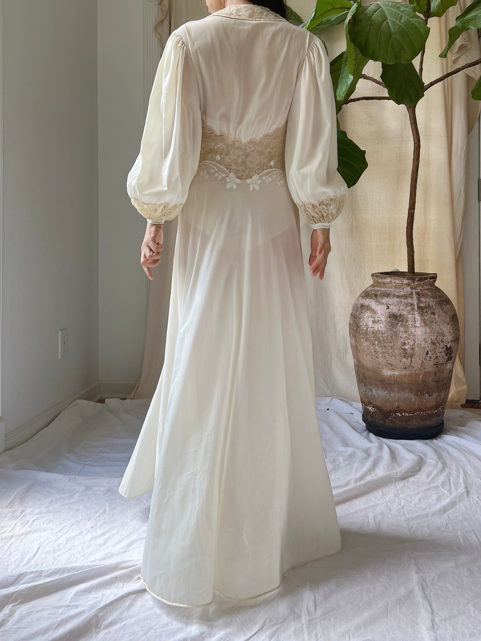 1940s Lace and Nylon Puff Sleeve Dressing Gown - XS