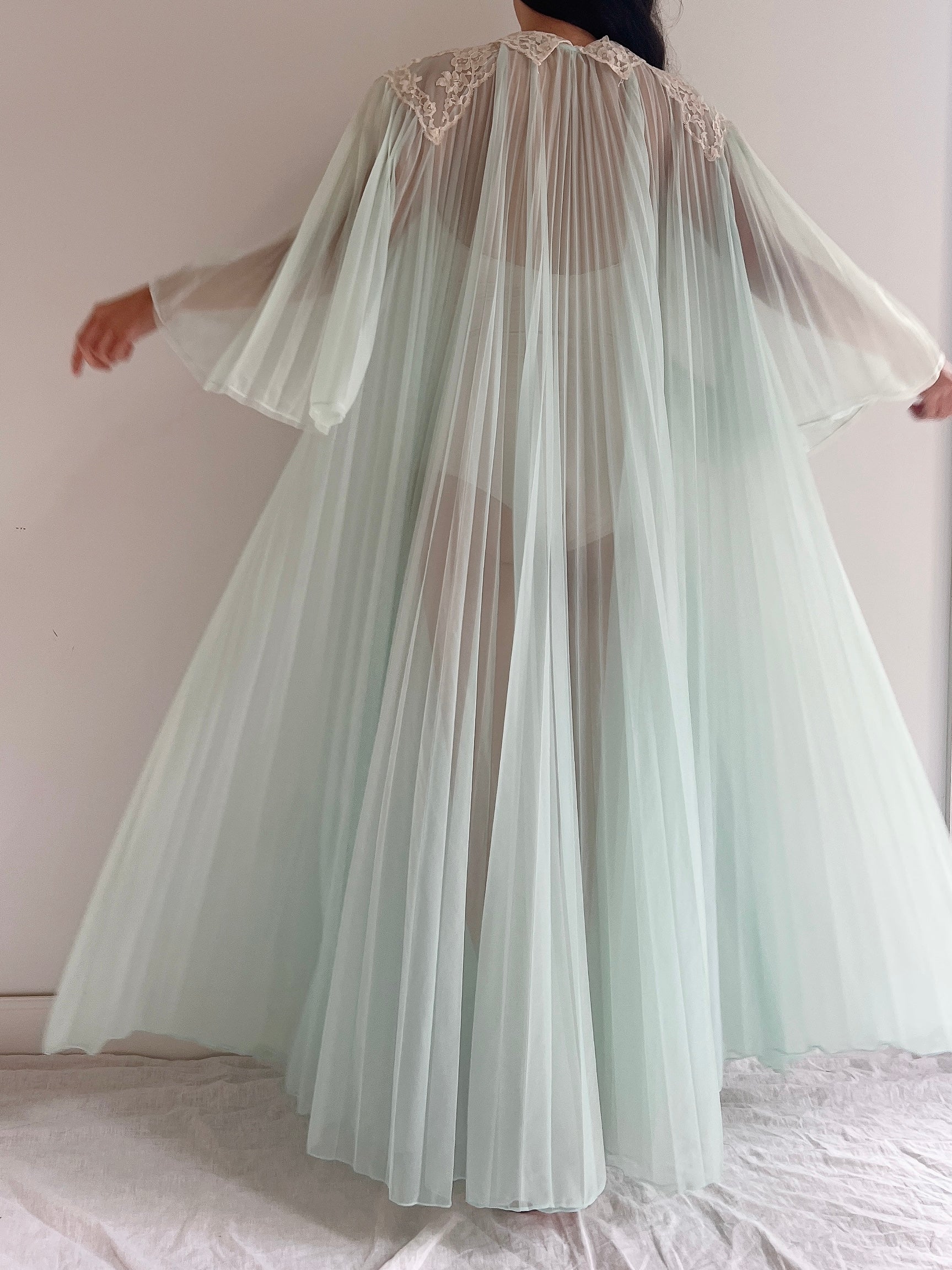 1950s Ombré Cyan Pleated Dressing Gown - OSFA
