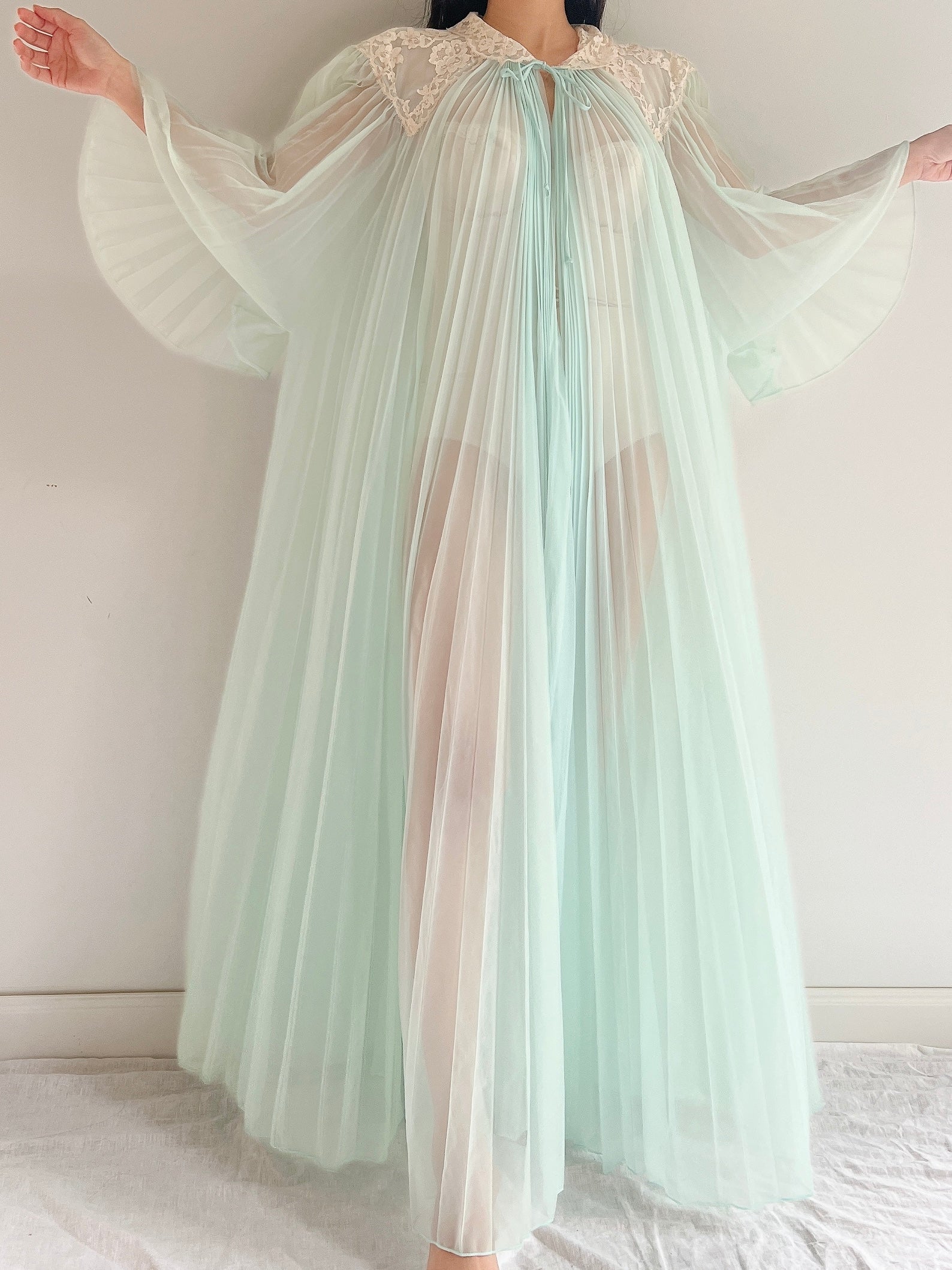 1950s Ombré Cyan Pleated Dressing Gown - OSFA