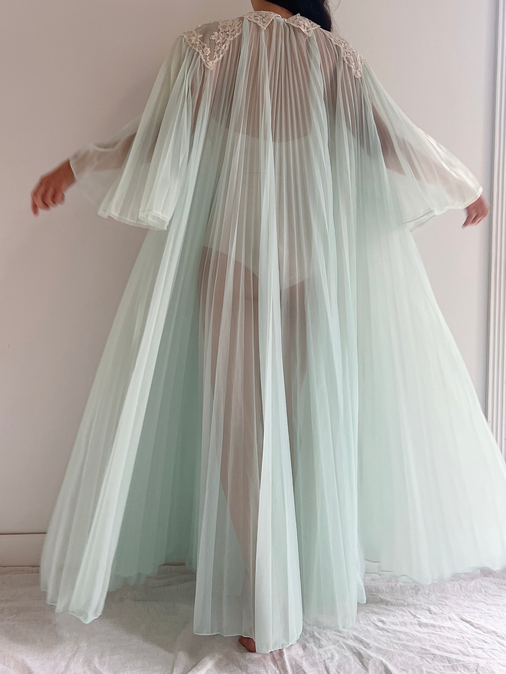 1950s Ombré Cyan Pleated Dressing Gown - OSFA