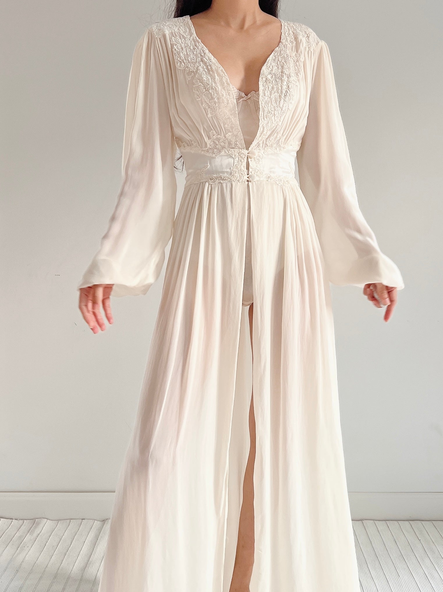 1930s Ivory Silk Chiffon Dressing Robe - S